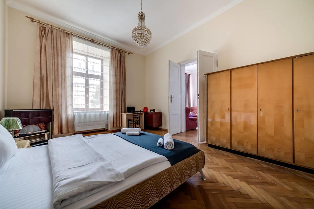 Romantic Apartments - Оn Valova Street Lviv Kültér fotó